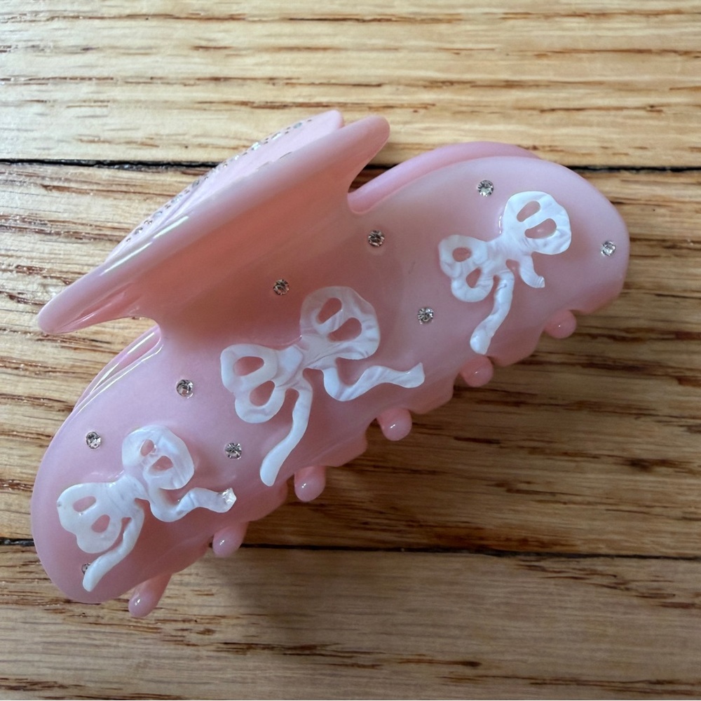 Emi Jay Sweetheart Claw Clip in Pink Pixie